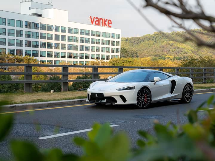 Фото 6 - McLaren GT