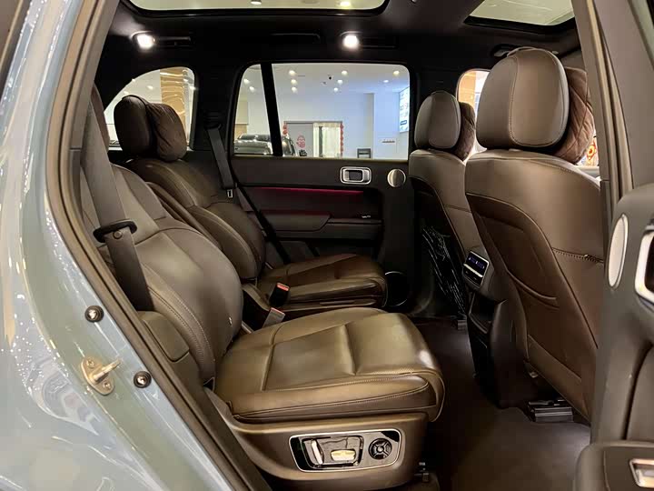 Фото 13 - LiXiang L8