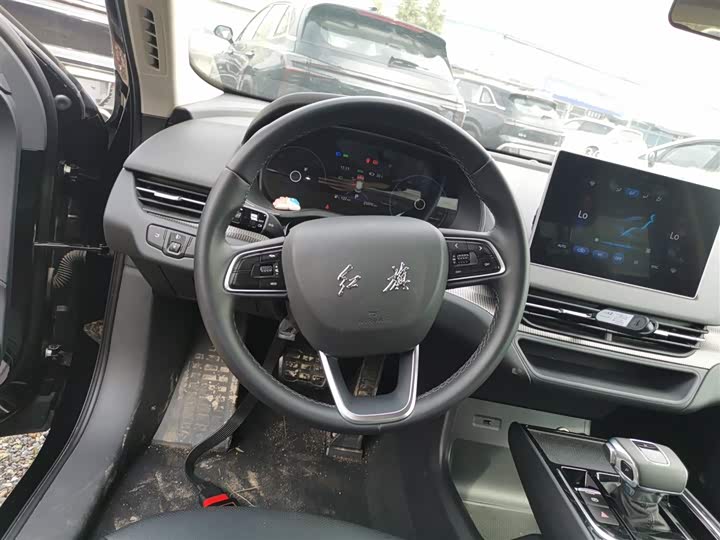 Фото 11 - Hongqi E-QM5