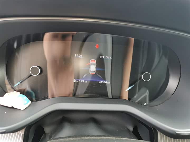 Фото 12 - Hongqi E-QM5