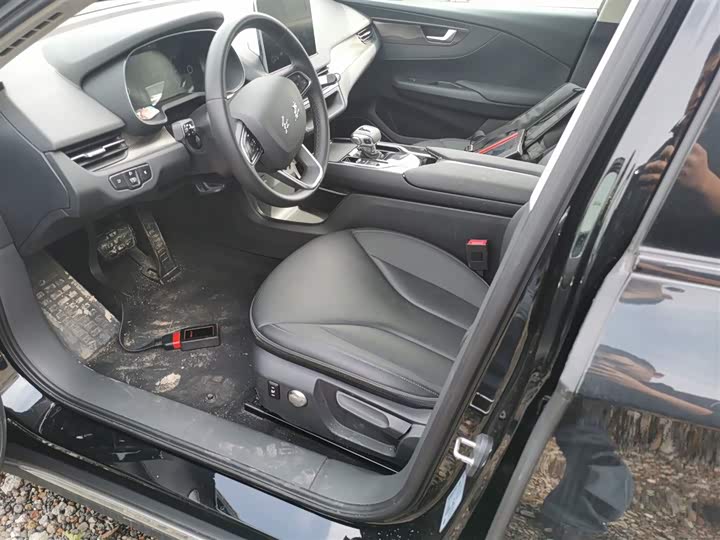 Фото 15 - Hongqi E-QM5