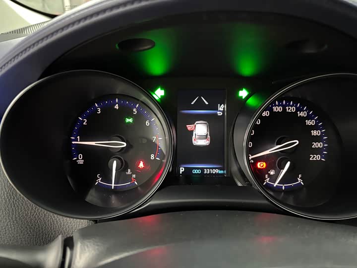 Фото 11 - Toyota C-HR