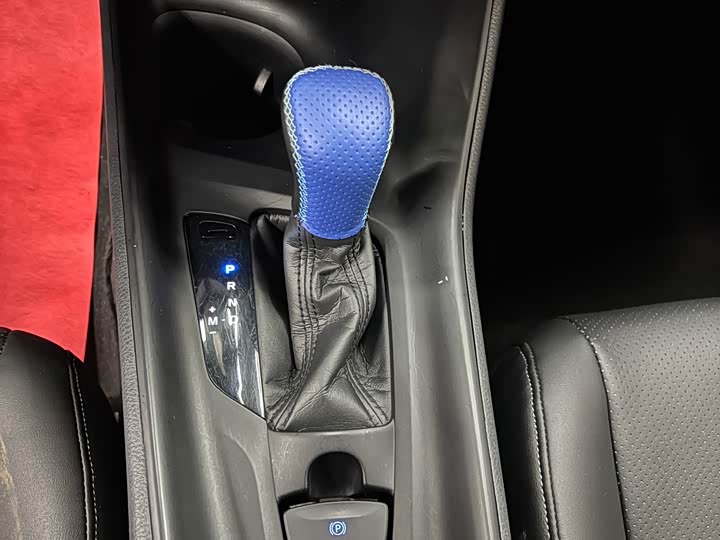 Фото 13 - Toyota C-HR