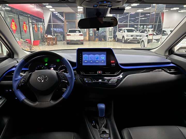 Фото 17 - Toyota C-HR