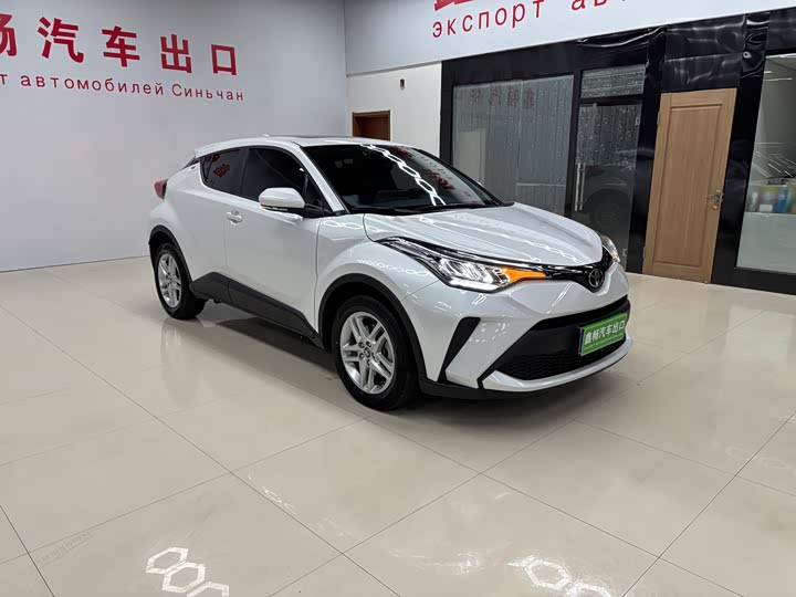 Фото 3 - Toyota C-HR