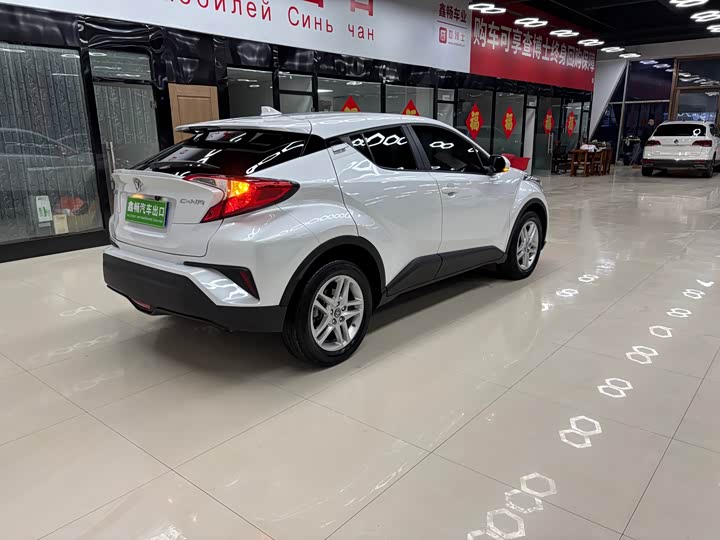 Фото 5 - Toyota C-HR