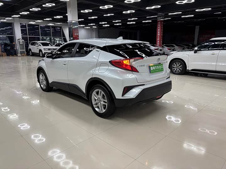 Фото 7 - Toyota C-HR
