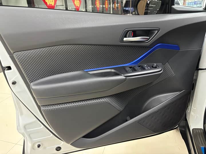 Фото 8 - Toyota C-HR