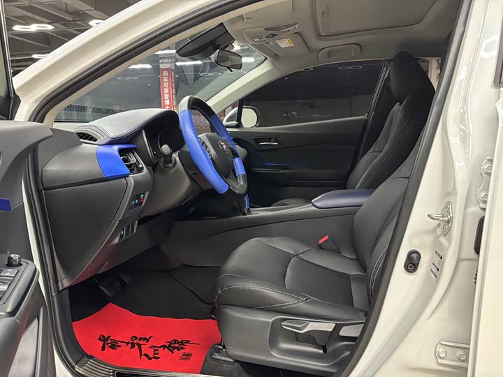 Фото 9 - Toyota C-HR