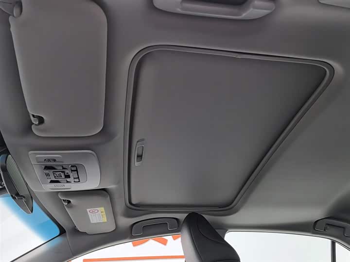 Фото 14 - Toyota Camry