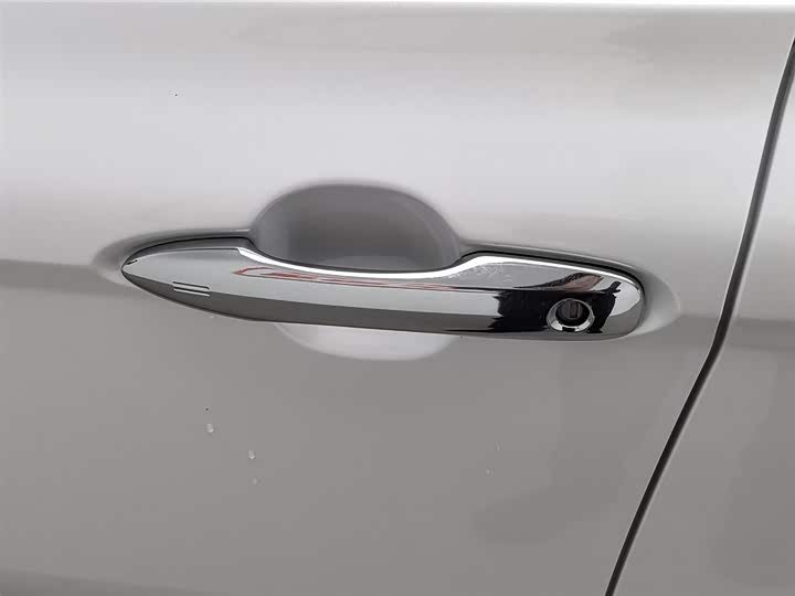 Фото 18 - Toyota Camry