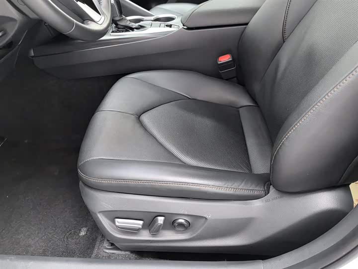 Фото 20 - Toyota Camry