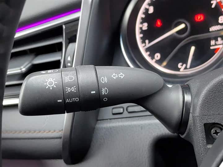 Фото 21 - Toyota Camry