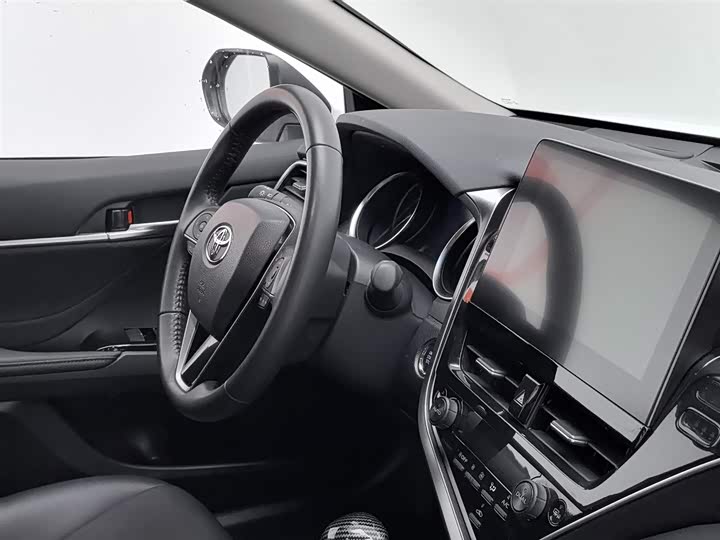 Фото 22 - Toyota Camry