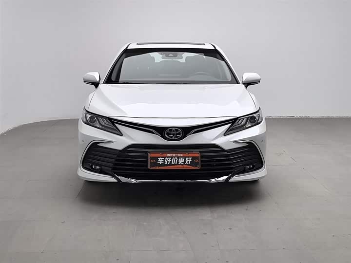 Фото 3 - Toyota Camry