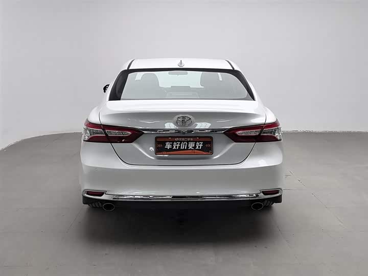 Фото 4 - Toyota Camry