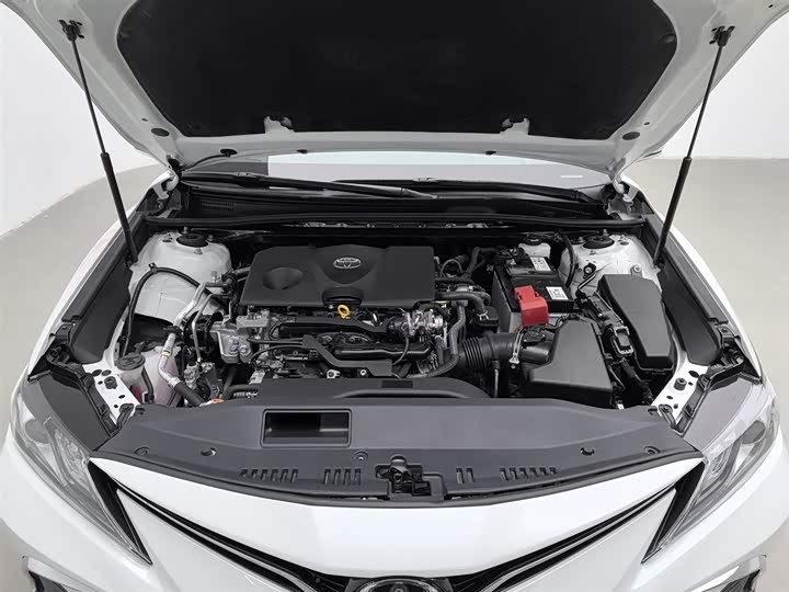 Фото 6 - Toyota Camry