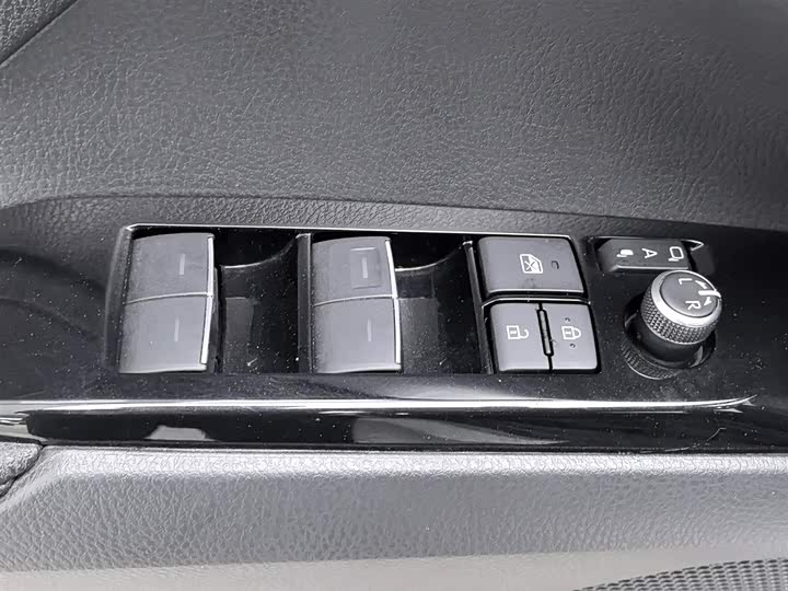 Фото 9 - Toyota Camry