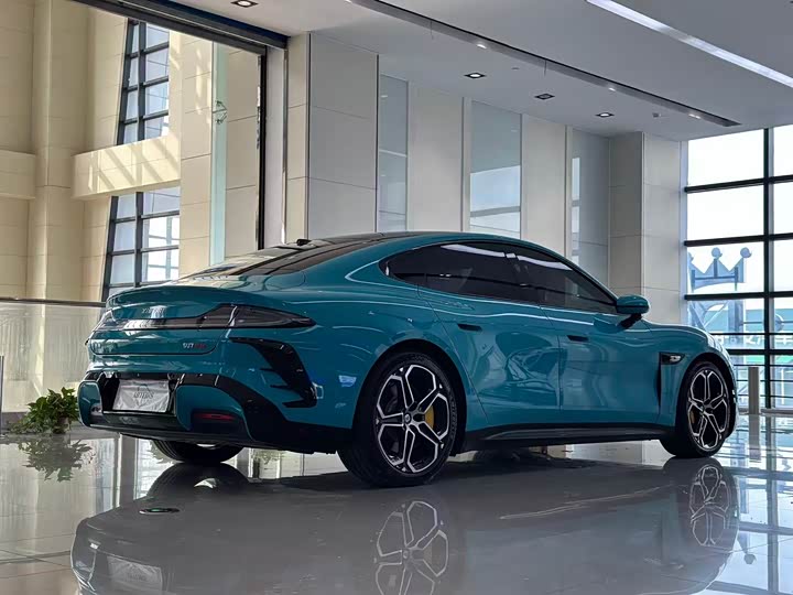 Фото 22 - Xiaomi SU7