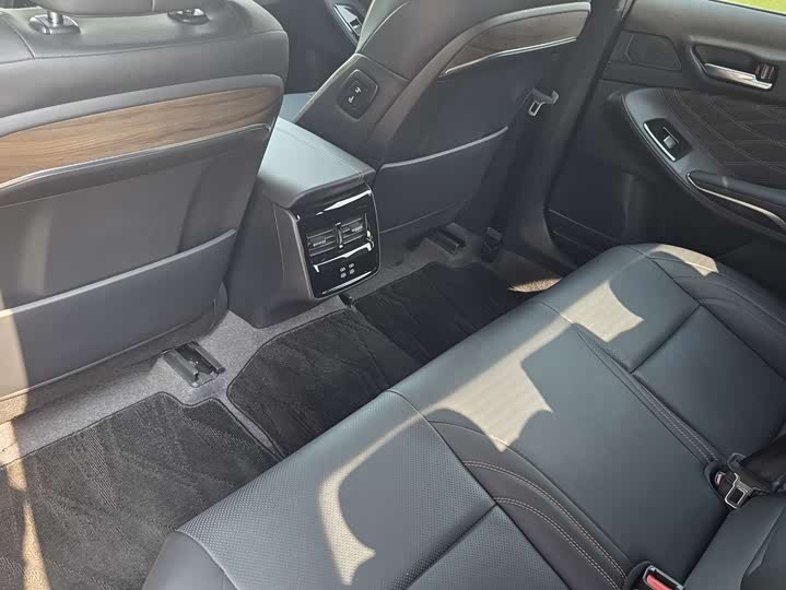 Фото 14 - Toyota Avalon