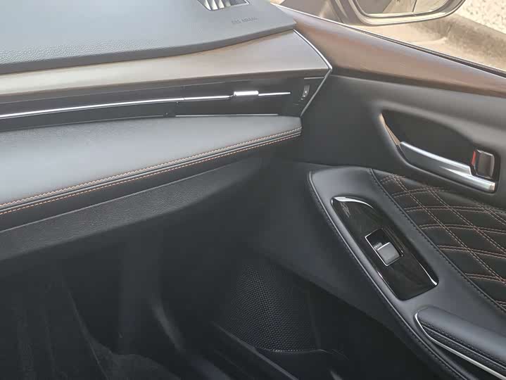 Фото 17 - Toyota Avalon