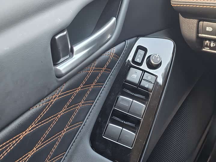 Фото 18 - Toyota Avalon