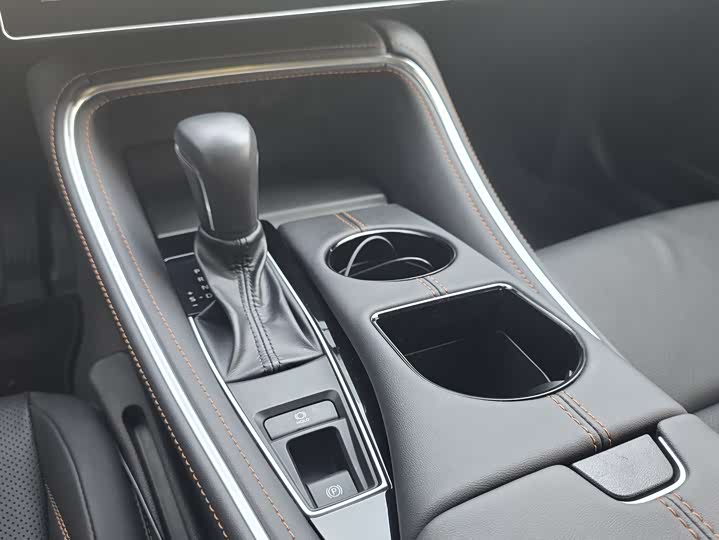 Фото 19 - Toyota Avalon