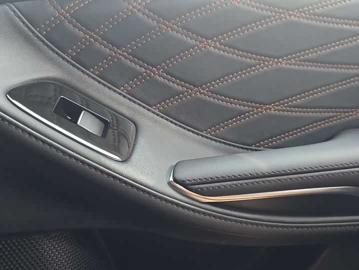 Фото 21 - Toyota Avalon