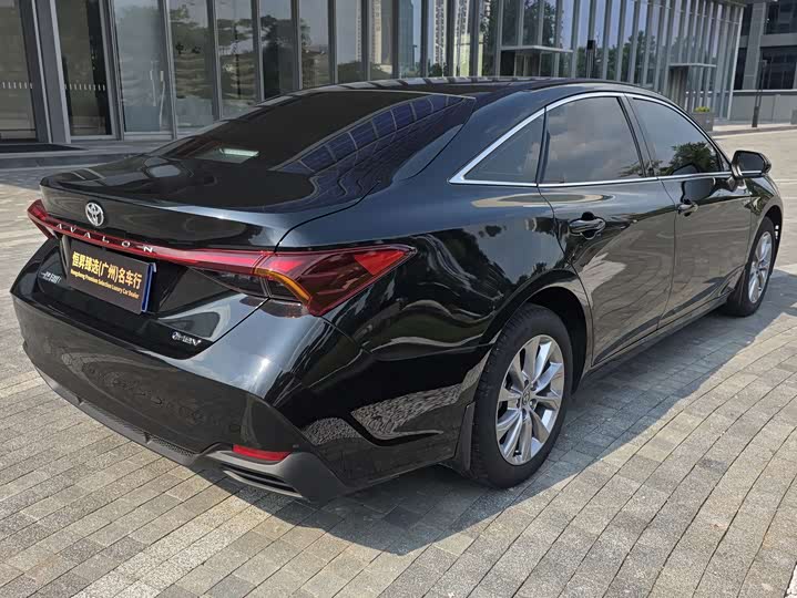Фото 4 - Toyota Avalon