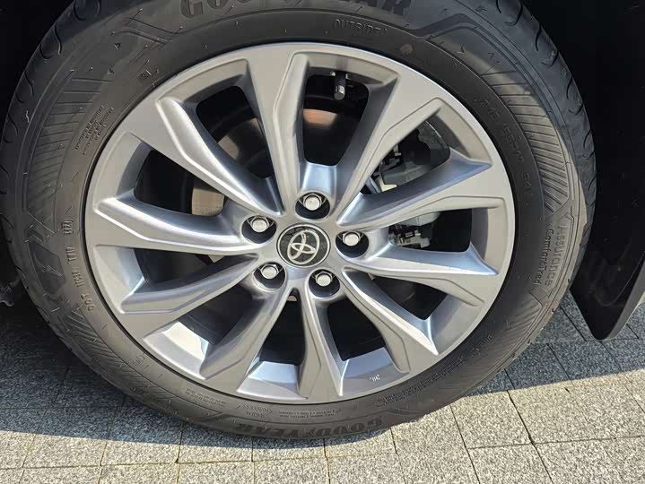 Фото 8 - Toyota Avalon