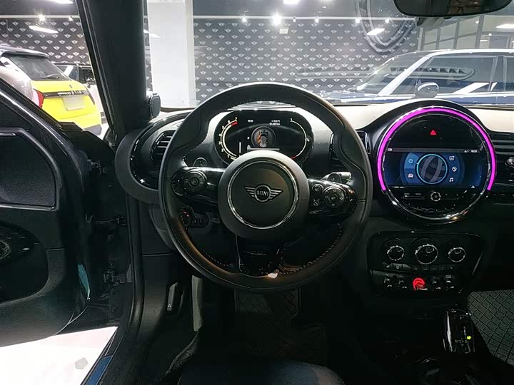 Фото 11 - Mini Clubman