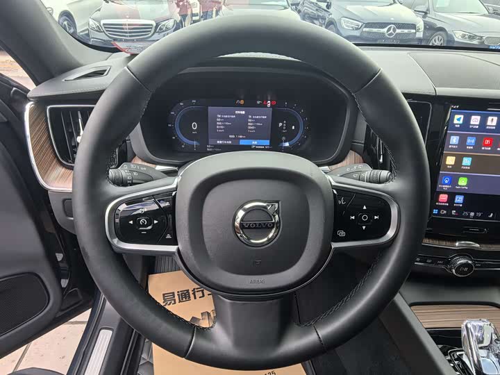 Фото 11 - Volvo XC60