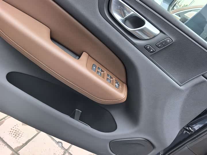 Фото 5 - Volvo XC60