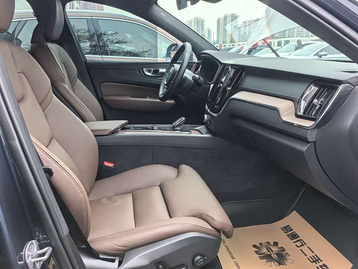 Фото 8 - Volvo XC60