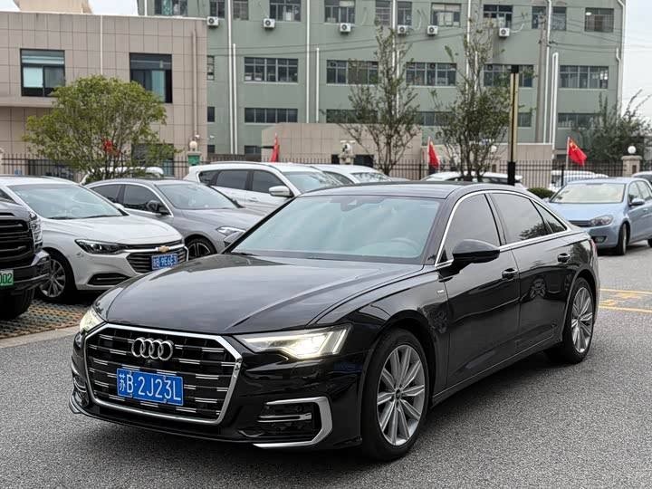 Фото 1 - Audi A6L