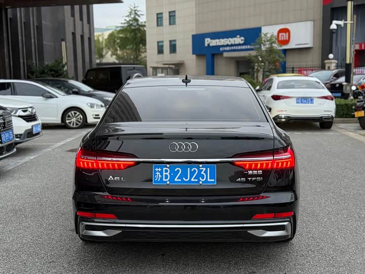 Фото 8 - Audi A6L