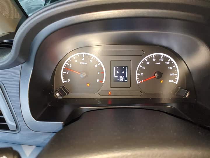 Фото 12 - Dongfeng Forthing Lingzhi M5