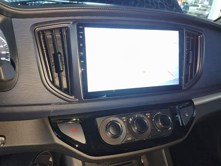 Фото 13 - Dongfeng Forthing Lingzhi M5