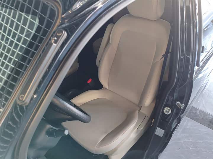 Фото 15 - Dongfeng Forthing Lingzhi M5