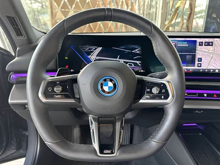 Фото 10 - BMW i5