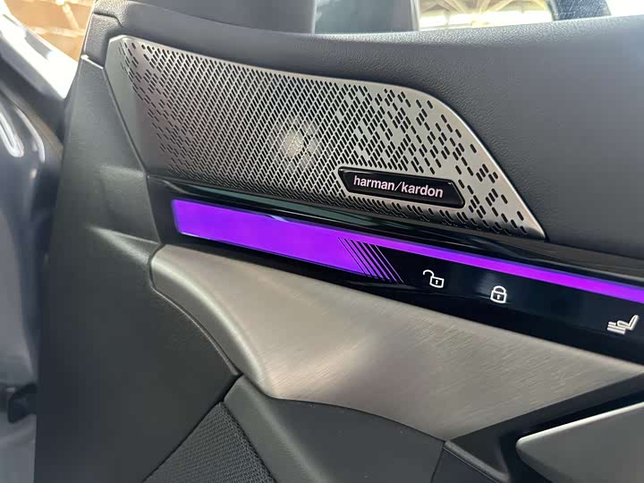 Фото 12 - BMW i5