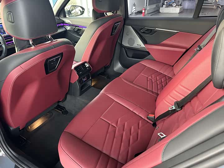 Фото 13 - BMW i5