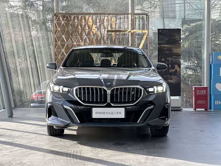 Фото 4 - BMW i5