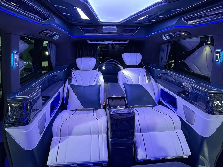 Фото 11 - Mercedes-Benz V-Class