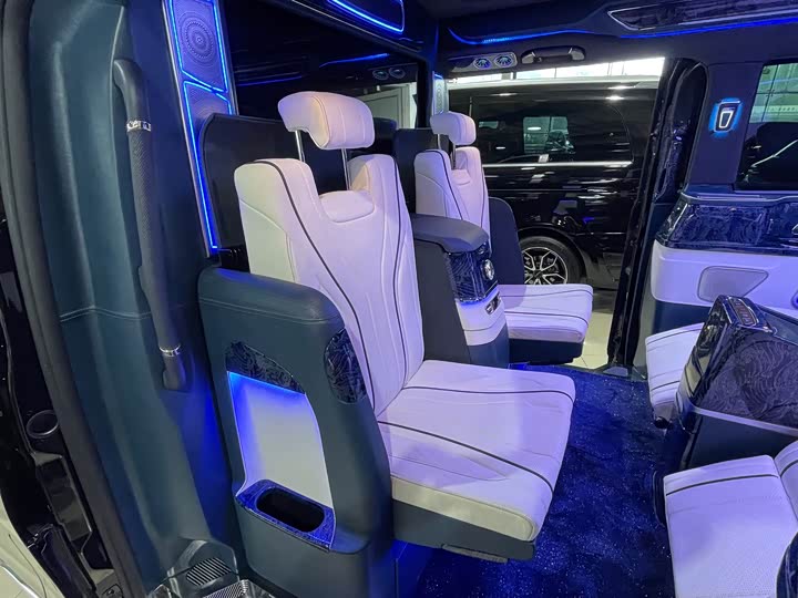 Фото 15 - Mercedes-Benz V-Class