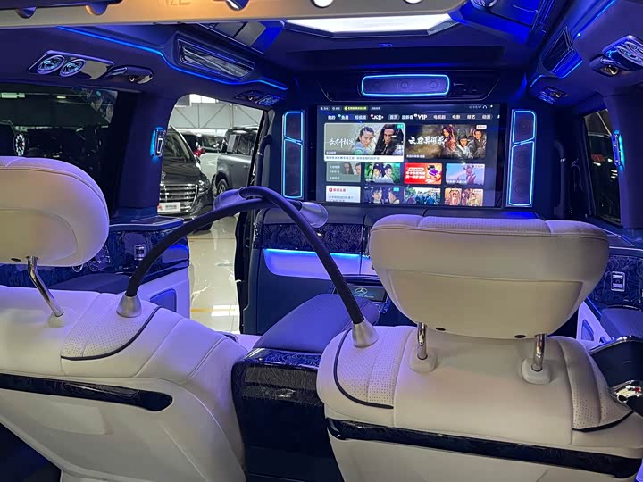 Фото 21 - Mercedes-Benz V-Class