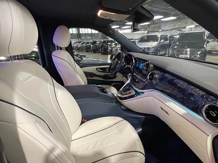 Фото 23 - Mercedes-Benz V-Class