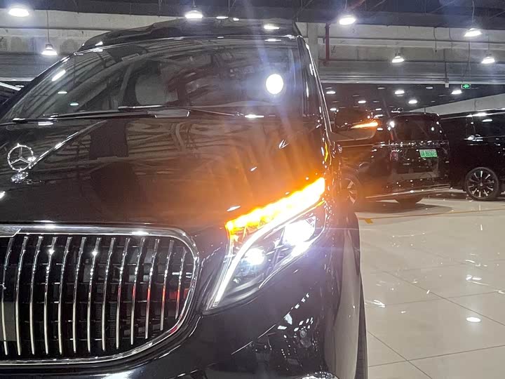 Фото 28 - Mercedes-Benz V-Class