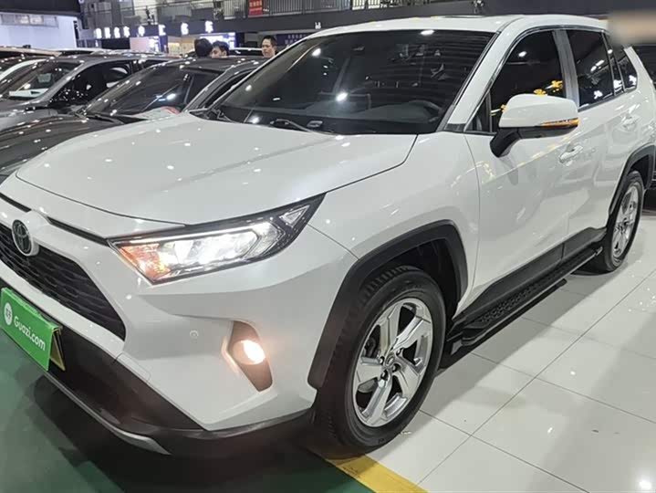 Фото 3 - Toyota RAV4
