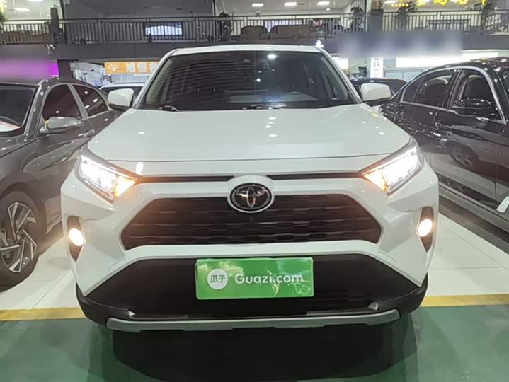 Фото 6 - Toyota RAV4